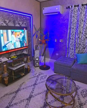 شقة في مدينة نصر قرب مول ستي ستارز مفروشة ومكيفة بالكامل للإيجار اليومى و الاسبوعى