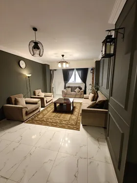 للبيع شقة ارضي 160 متر بجنية كبيرة حرف L بحدائق الاهرام 🏡