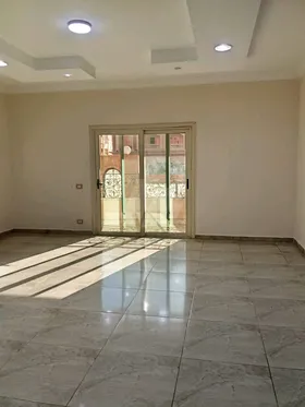 شقه إيجار بغرب ارابيلا بالتجمع الخامس 