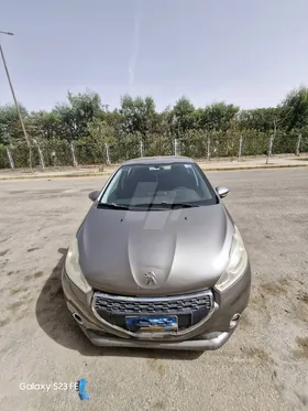  Peugeot _ 208 _2015