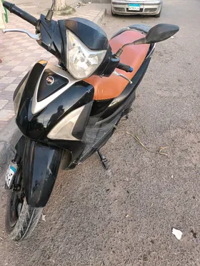 اسكوتر sym st200
