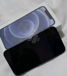 iphone 12 Iphone 12 ايفون ١٢ مساحة ١٢٨بطارية ٨٥ الشاشة مفيش فيها خربوس اسود معا العلبة حاله جيدة جدا 