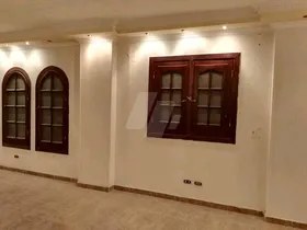 شقه للبيع بحدائق الاهرام ارقى منطقه  بالبوابه الاولي ج بمساحه 200م 