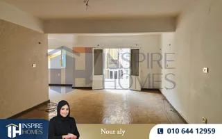 شقة للإيجار 160م رشدي ( خطوات من الترام )