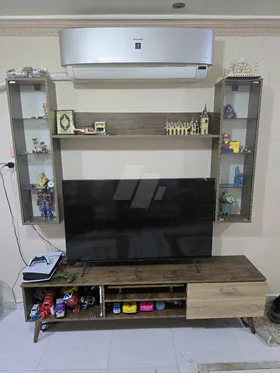 طاولة تلفزيون