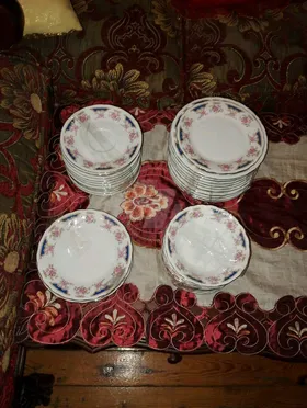 طقم صيني ٨٩ قطعه