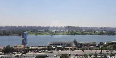 للايجار بكورنيش المعادى جميع الغرف تطل على النيل ومكيفة 