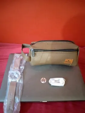  شنطة هاند مع ساعة وهاندفري