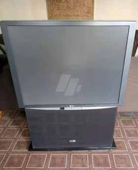 تليفزيون ماركه LG  ٤٣ بوصه