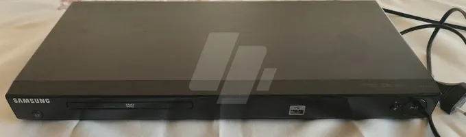 للبيع جهاز مشغل أقراص DVD ماركة توشيبا