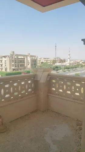 شقة 200 متر للبيع في بيت الوطن الحي السابع في العبور