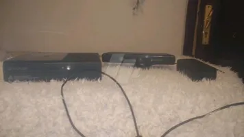 xbox 360 e 750gb 140 game /kineckt 