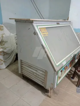 ثلاجة عرض جبن (سوبر ماركت)