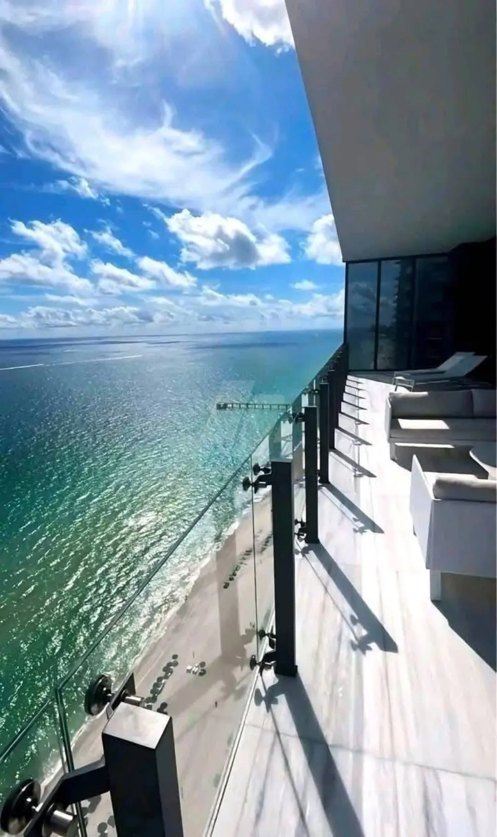 https://4swapp.azureedge.net/4swapp/media/cover/638863687303989048/c0e1f642-fd88-432f-85b3-6631eb631084