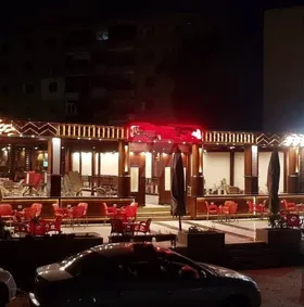 للايجار كافيه 150م واجهه ناصيه مفروش بجميع المعدات 