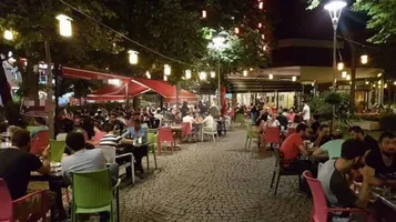 للايجار كافيه 150م + ترأس خارجي 300م 
