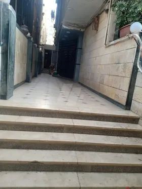 شقه للبيع او للإيجار بسعر لقطه للإستثمار والسكن بسعر لقطه وبأرقى المناطق الحيويه بمنطقه مدينه نصر شقه كبيره بمنطقه راقيه بالقرب من الحديقه الدوليه 180م صافى