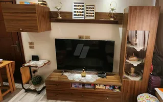 مكتبة تلفزيون مودرن بحالة جديده ممتازة مكونه من 4 قطع للزوق الراقي