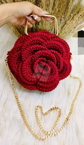 شنطة كروشيه على شكل وردة