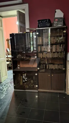 مكتبه