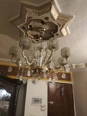نجفة 8 دراع فيهم دراع مش واصلة كهربا 