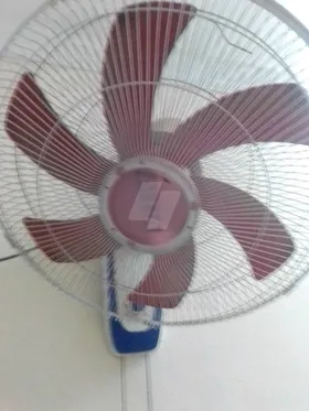 عدد 4مراوح حائط للبيع لا يعملوا محتاجين جلب وصيانة