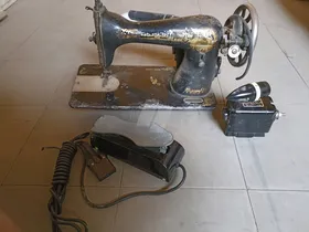 ماكينة خياطة ماركة سنجر