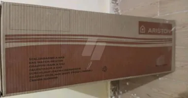 سخان مياه اريستون ١٠ لتر ابيض 