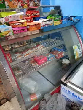 ثلاجة جبن وعصائر للسوبر ماركت