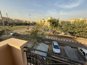 شقه مميزه للبيع في فيلات الياسمين 2 التجمع الاول