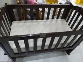 سرير اطفال