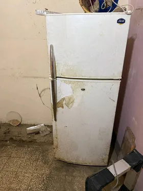 ثلاجه ايديال بيضاء اللون