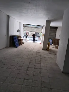 للإيجار محل مساحة ٢٢٠ م بالهضبة الوسطى  