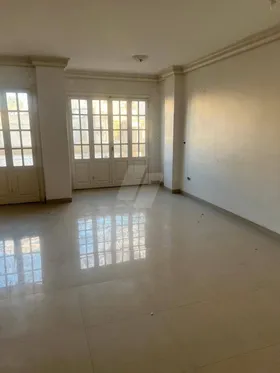 شقة للايجار بقلب سموحة 