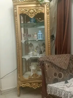 دولاب فاضية مدهب