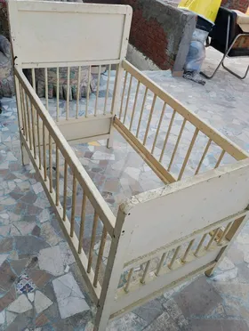 سرير اطفال 