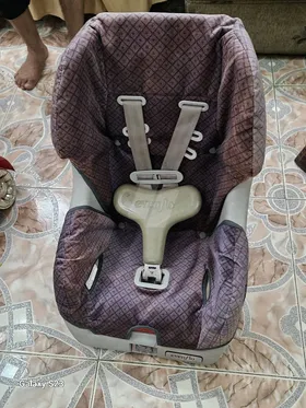 كرسي للطفل بالسياره 