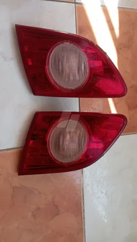 فوانيس شنطه سياره نيسان بلوبيرد بحاله ممتازه 