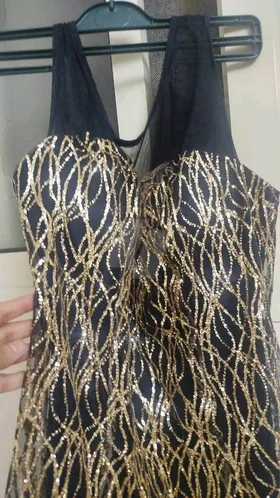 فستان سواريه ذهبي ف اسود 