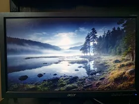 شاشة Acer 19 بوصة - شبه الجديدة