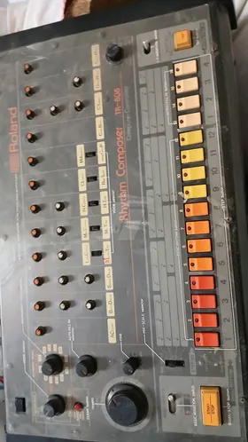  Roland TR-808 Rhythm Composer.