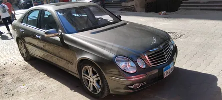 Mercedes E200 (2007) - 98,000 km.