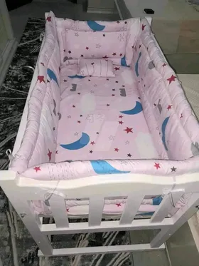 سرير اطفال ابيض خشب موسكى محمل 