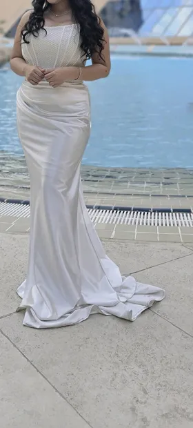 فستان أبيض خطوبة وسواريه