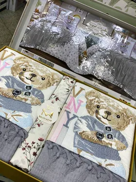 طقم سرير اطفال ومعاه كوفرته 