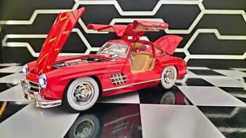 Mercedes-Benz 300 SL (antique - model)