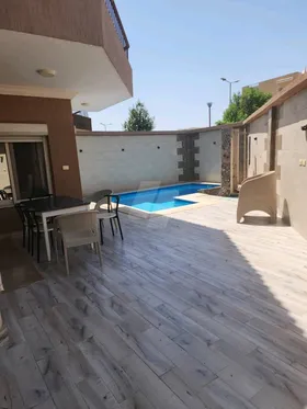 فيلا توينز فاخرة للبيع – منطقة النيابات، مدينة الشروق بحمام سباحة خاص وأمان تام