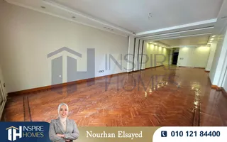 شقة للايجار 190م رشدي ( علي الترام مباشرة ) 