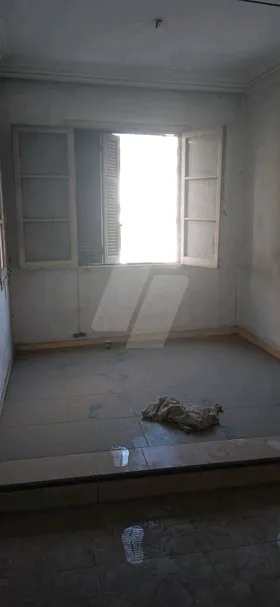 شقه فى مكان مميز مباشره على شارع رمسيس أمام مستشفى الدمق