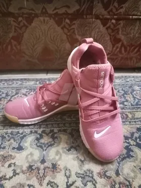 Nike Metcon 5 – مقاس 40 (US 8.5) حالة ممتازة